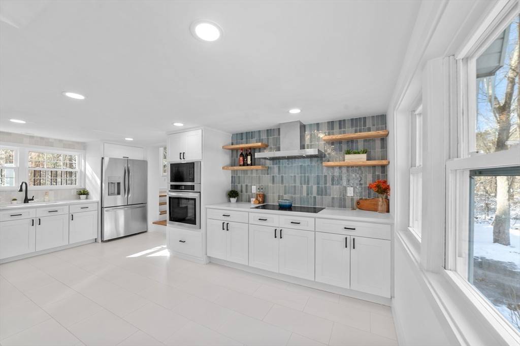 44 Abington St, Hingham, MA 02043