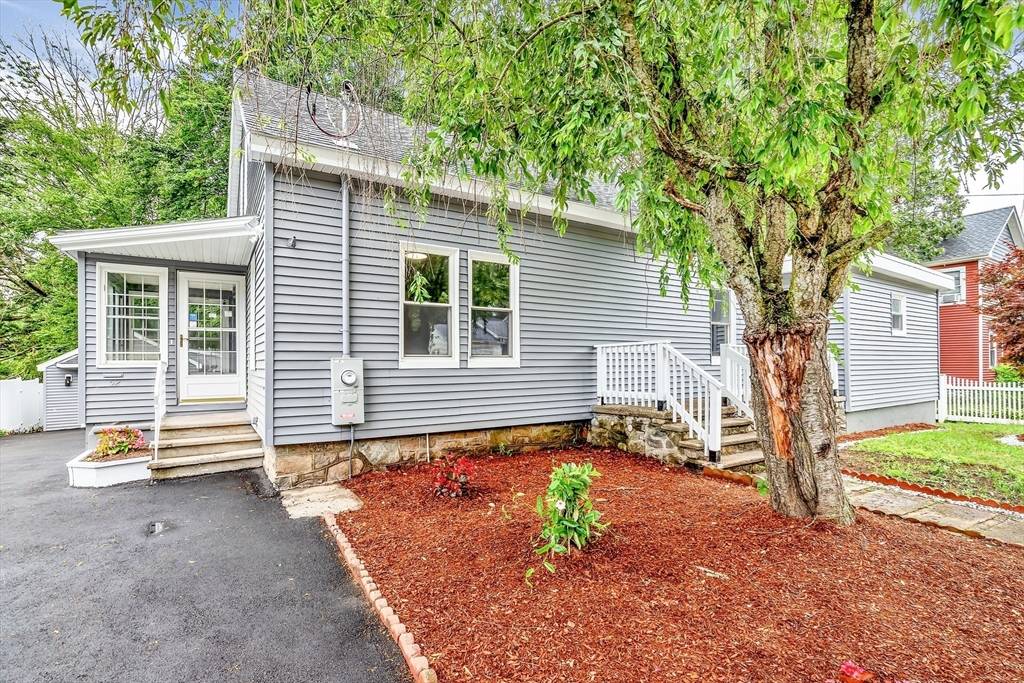 Webster, MA 01570,52 Harris St
