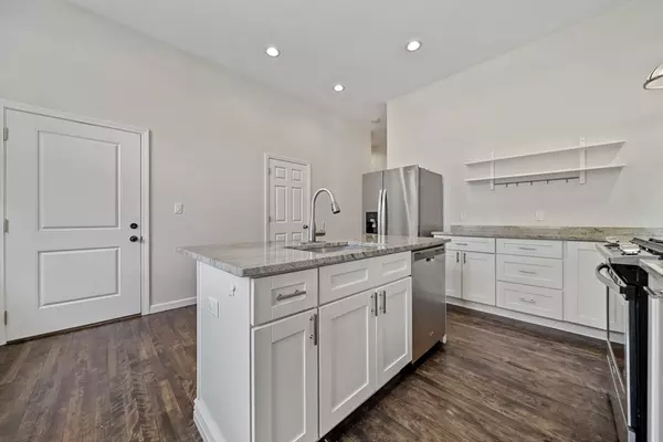 Groveland, MA 01834,730 Salem St #B