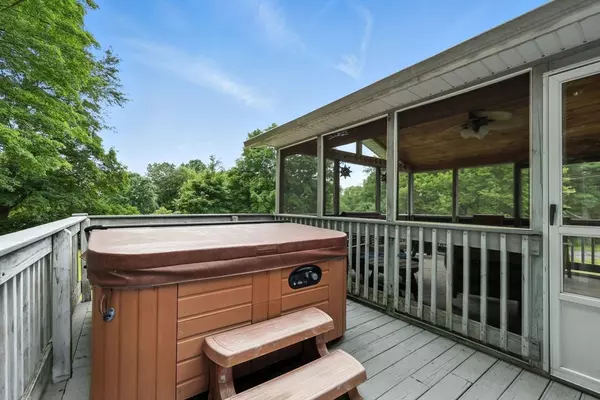 Granby, MA 01033,12 Pleasant St