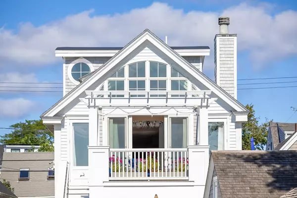 Provincetown, MA 02657,139 Commercial Street #Penthouse
