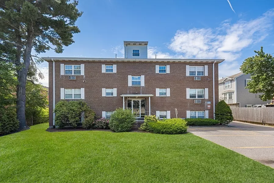31 Pond St #2, Waltham, MA 02451