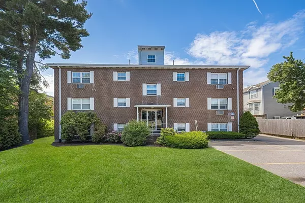 31 Pond St #2, Waltham, MA 02451