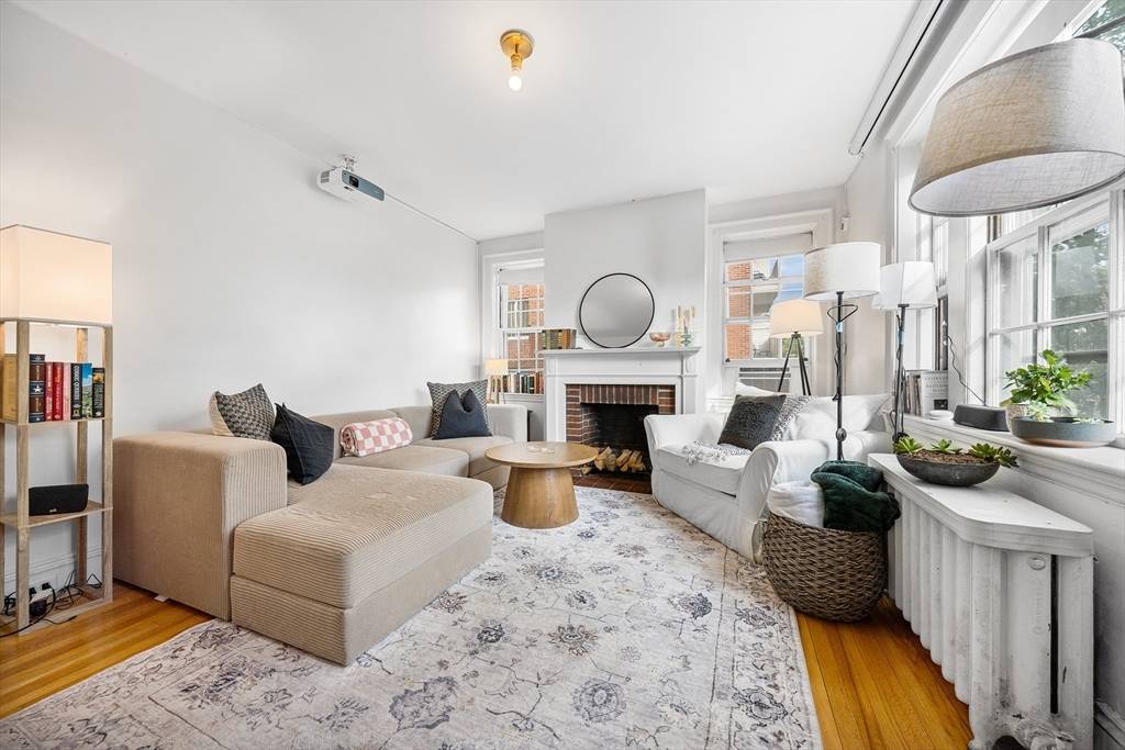 31 Concord Ave #10A, Cambridge, MA 02138