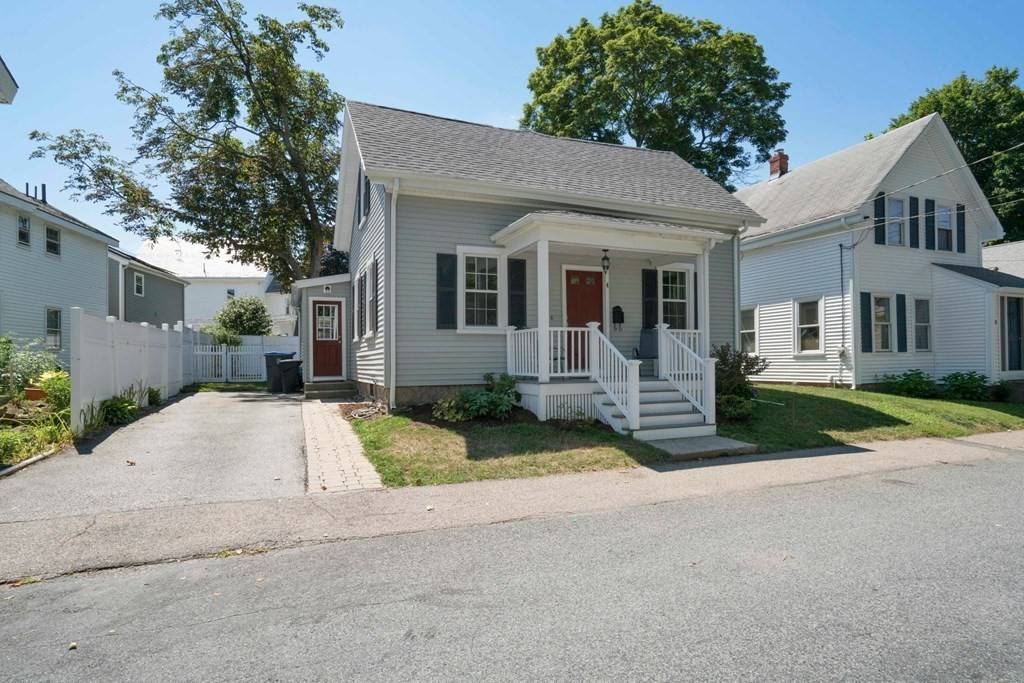 4 Willow St, Natick, MA 01760