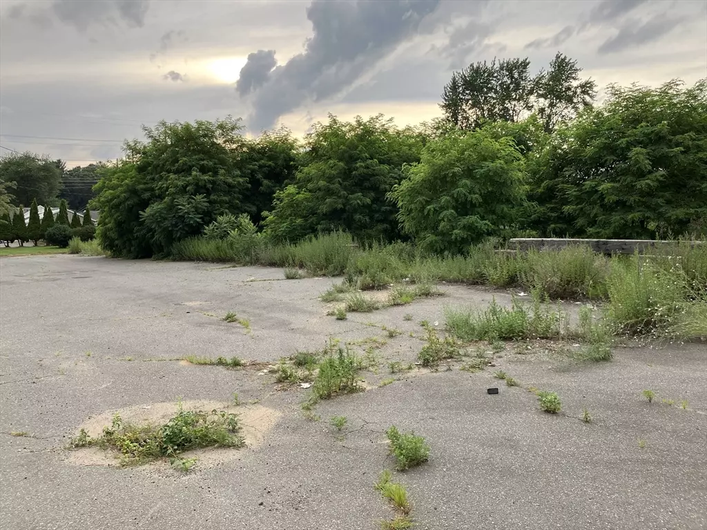 Agawam, MA 01001,314-318 Silver St.