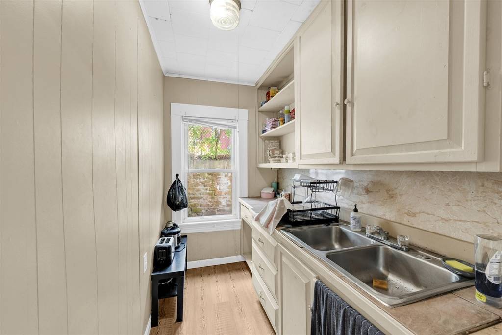 Webster, MA 01570,15 Granite St