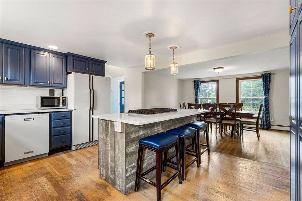 Beverly, MA 01915,5 Dipalma Rd