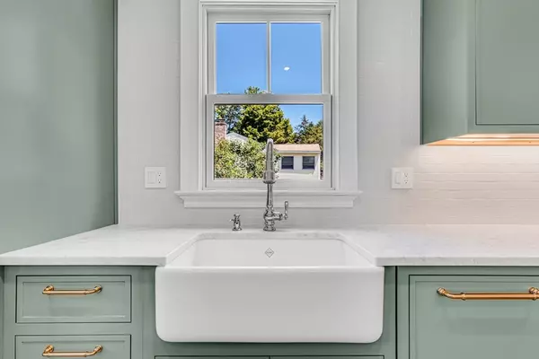 Concord, MA 01742,10 Hatch Farm Lane