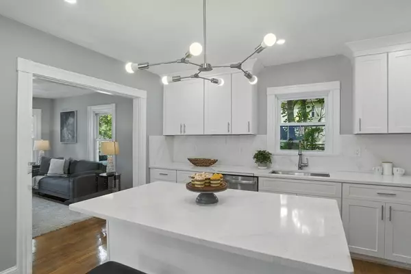 Wakefield, MA 01880,28 Lake St