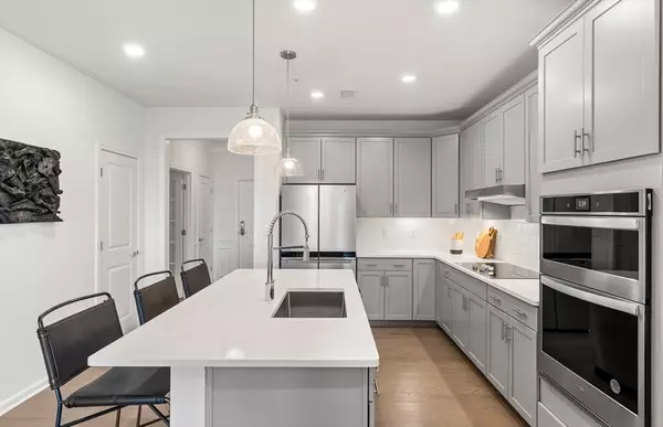 Westborough, MA 01581,2 Codman Way #210