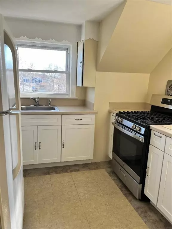Quincy, MA 02171,63 Montclair Ave #3