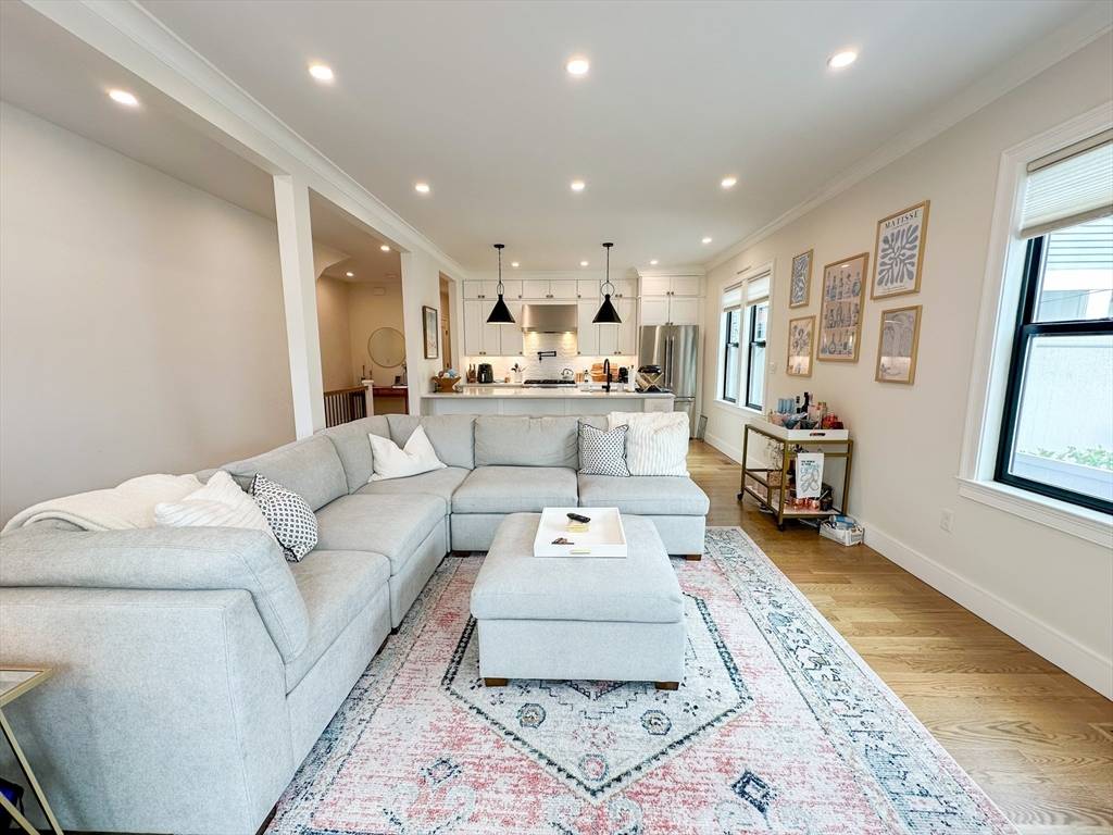 Boston, MA 02127,746 E 8th #1
