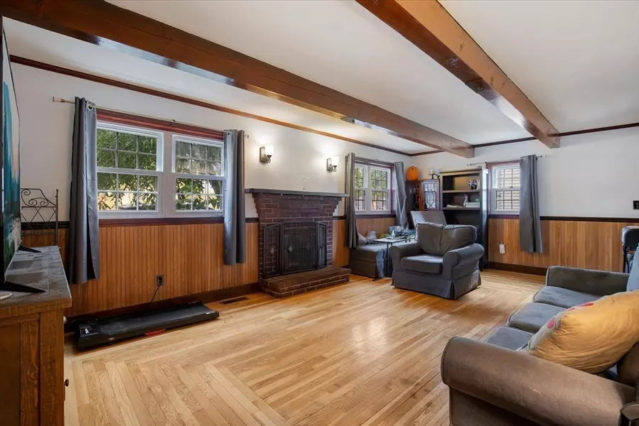 305 Cohannet St, Taunton, MA 02780