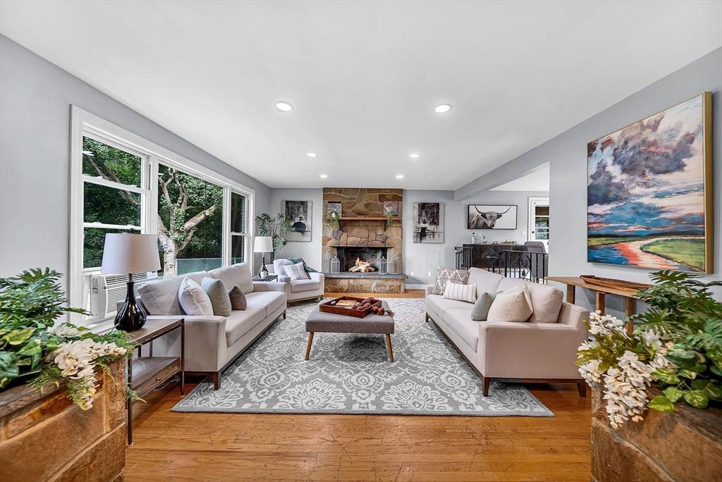 Needham, MA 02494,16 Frank Street