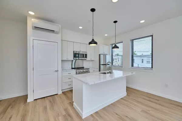 Arlington, MA 02474,80 Broadway #3C