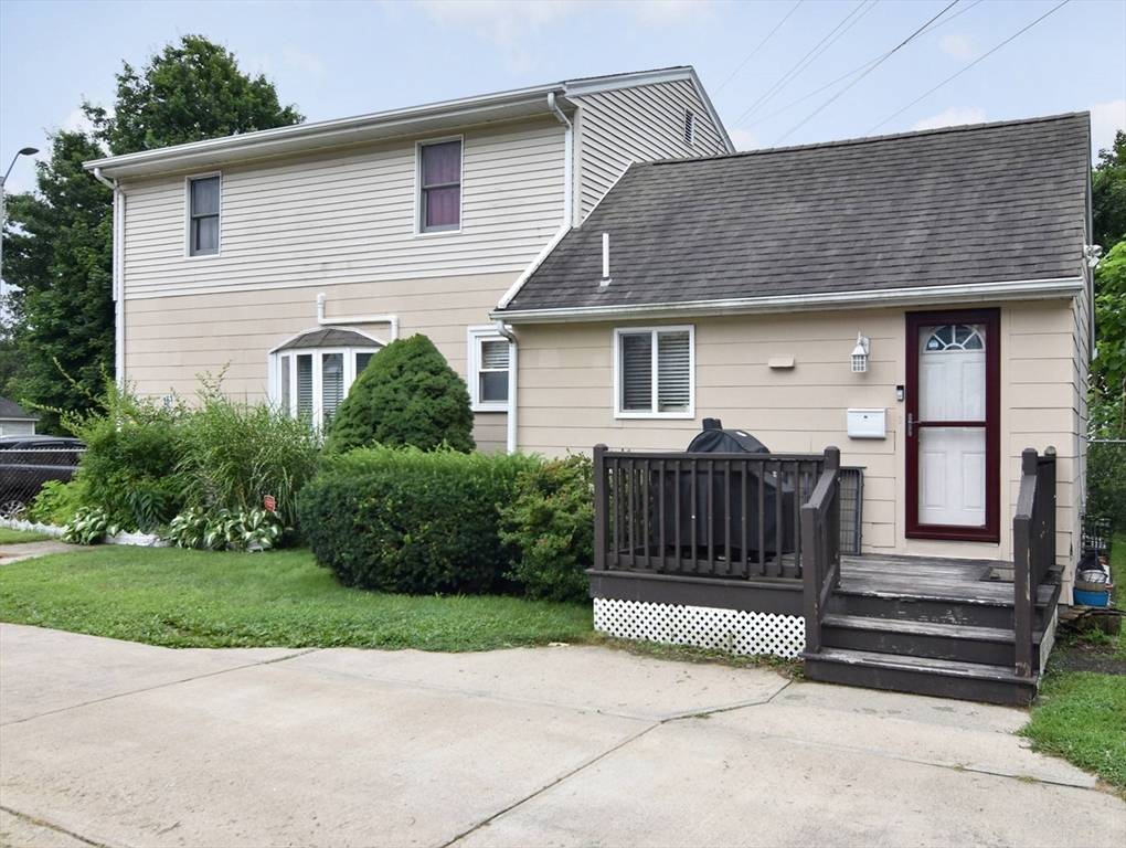 261 Weir St, Taunton, MA 02780