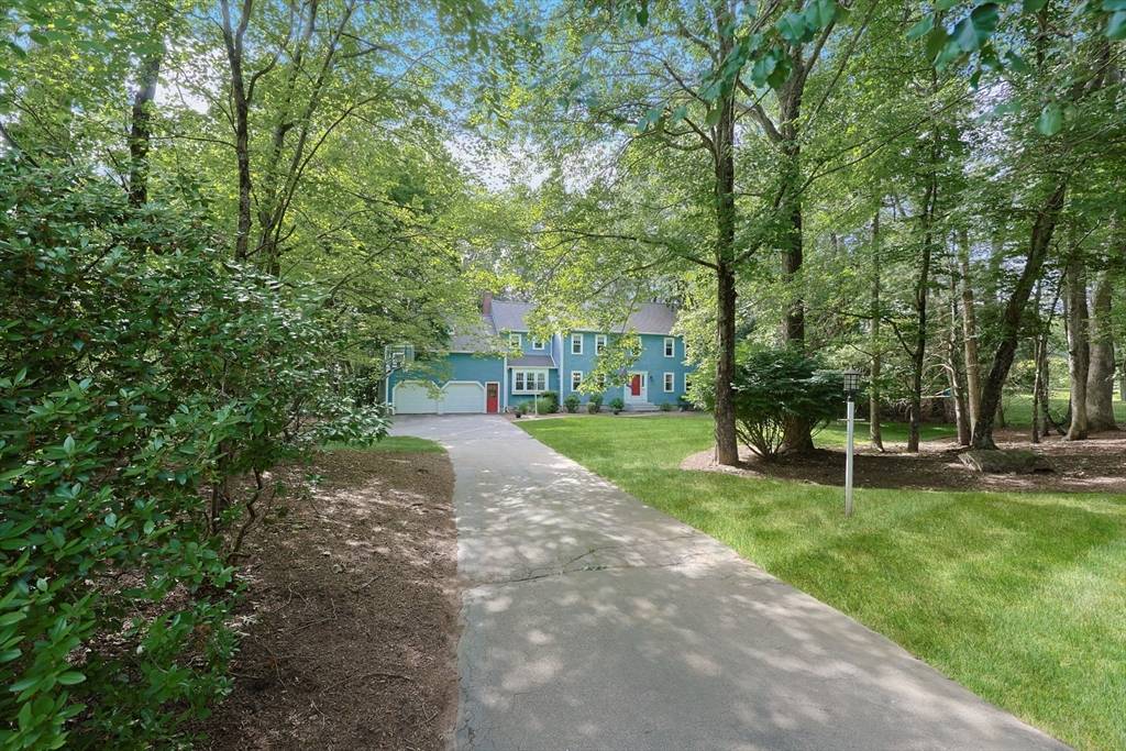 Holliston, MA 01746,233 Willowgate Rise