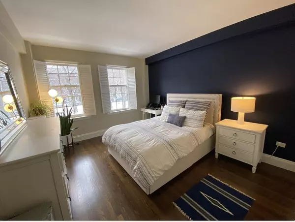 Boston, MA 02116,180 Commonwealth Ave #5