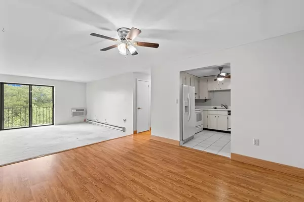 Framingham, MA 01701,1321 Worcester Rd #611