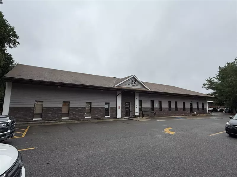 132 Central #213, Foxboro, MA 02035