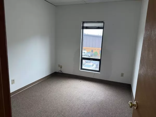 Foxboro, MA 02035,132 Central #213