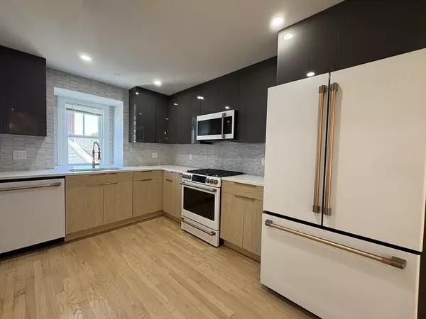 Brookline, MA 02445,15 Lanark Rd #PH