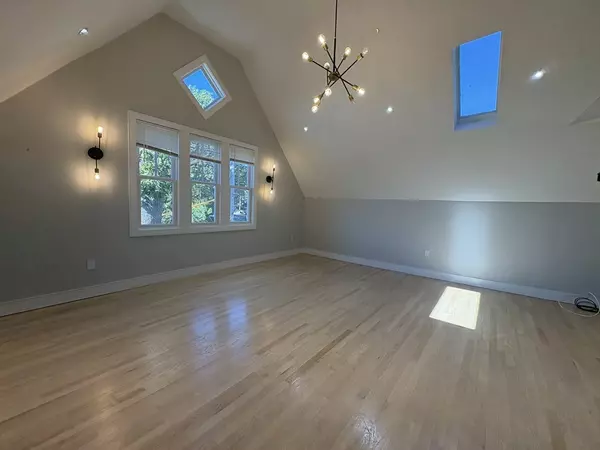 15 Lanark Rd #PH, Brookline, MA 02445