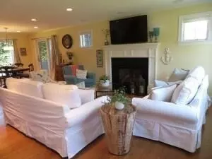 Falmouth, MA 02536,31 Seatucket Rd