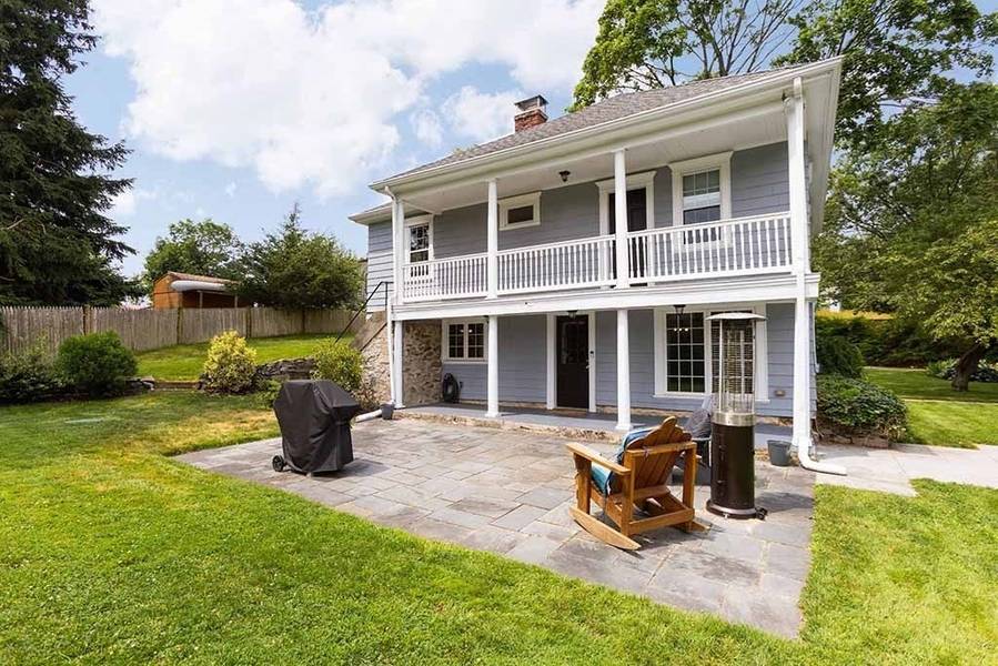 18 Brook Hill Dr, Seekonk, MA 02771