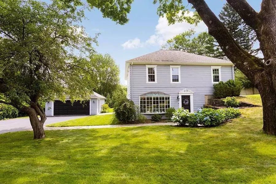 18 Brook Hill Dr, Seekonk, MA 02771