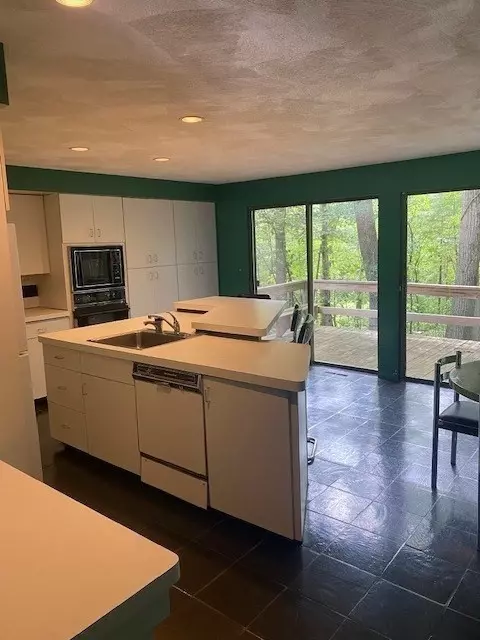 Weston, MA 02493,33 Winter Street