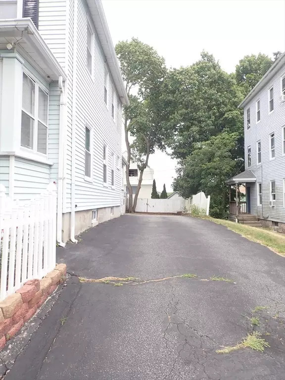 Worcester, MA 01604,10 Almont Ave