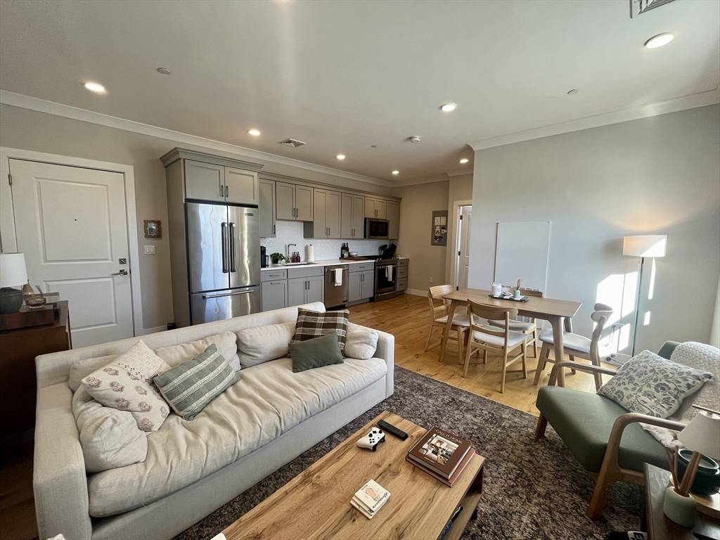 31 Orleans #401, Boston, MA 02128