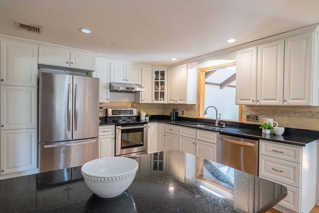 Lexington, MA 02420,49 Eldred St