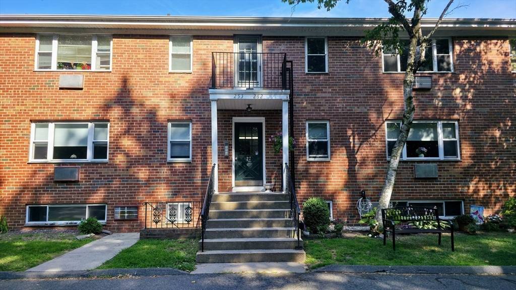Agawam, MA 01001,261 Regency Park Dr #261