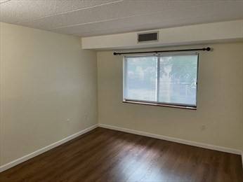 Lynn, MA 01902,8 Nahant Pl. #301