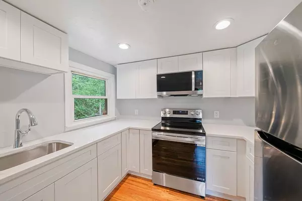 Halifax, MA 02338,13 Hickory Rd