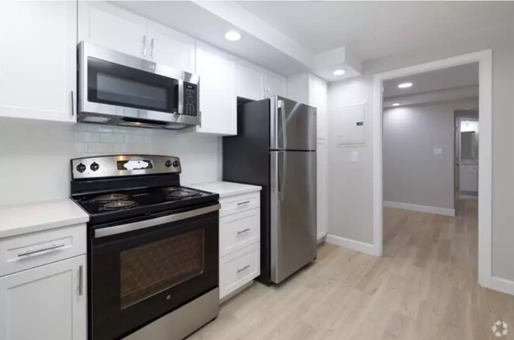 Stoneham, MA 02180,1 Stonehill #3J