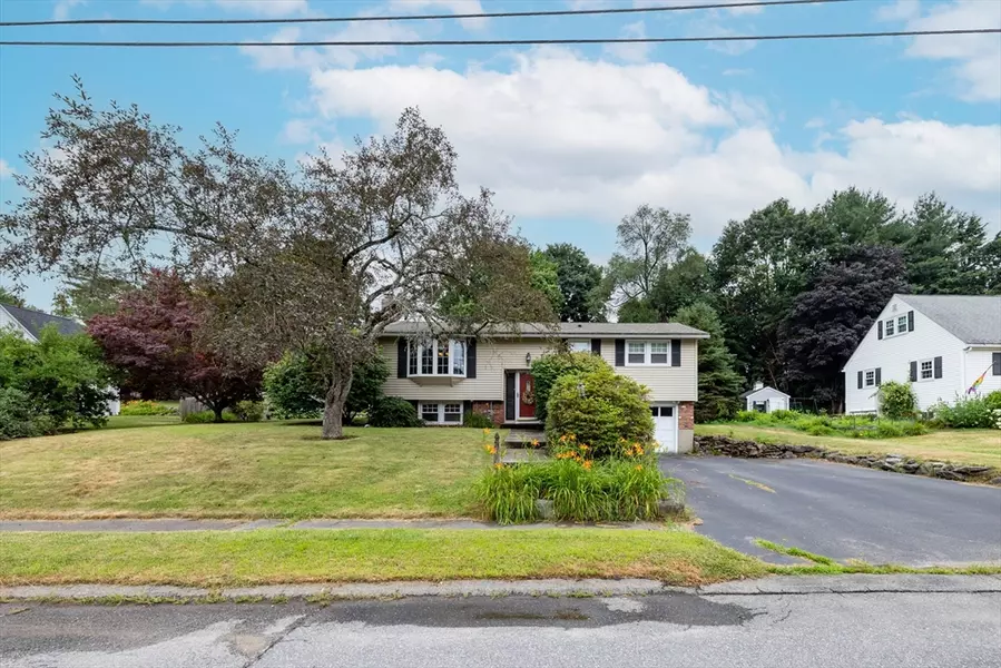 6 Bexley Dr, Hudson, MA 01749