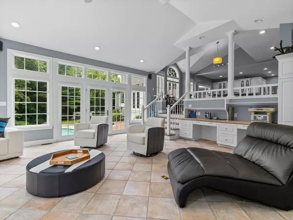 Dover, MA 02030,18 Old Colony Dr