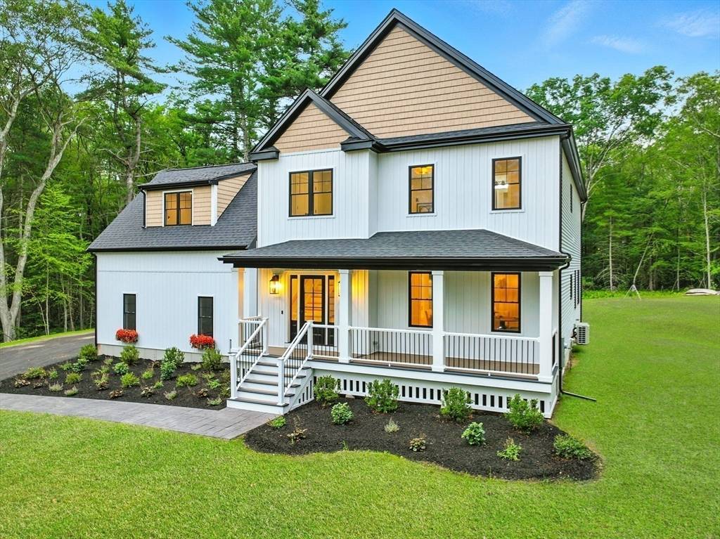 Upton, MA 01568,5 North Street
