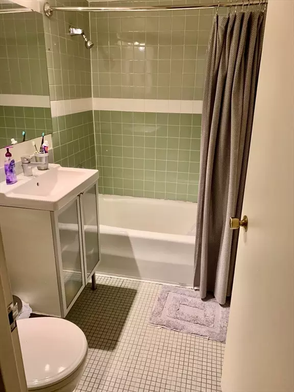 Boston, MA 02215,566 Commonwealth #303