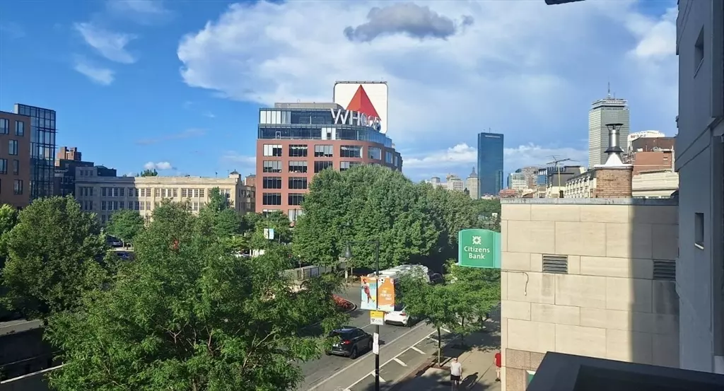 566 Commonwealth #303, Boston, MA 02215