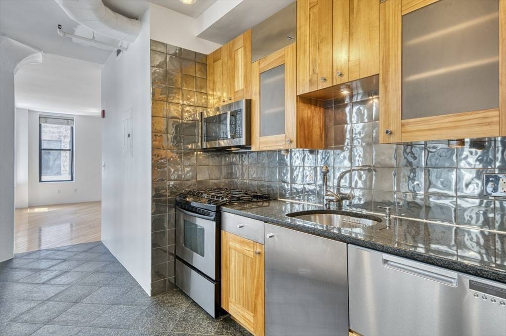 Boston, MA 02111,453 Washington St #7D