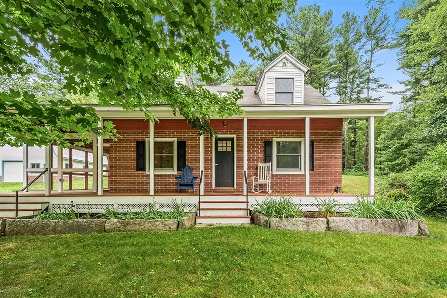 84 High St, Upton, MA 01568