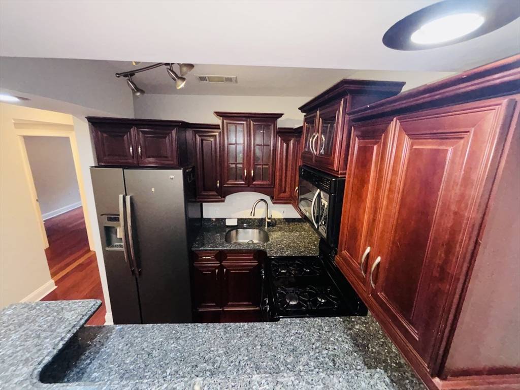 Boston, MA 02118,106 E Brookline St ##1