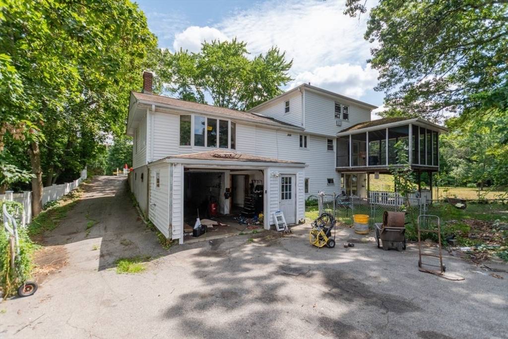 Walpole, MA 02081,16 Burrill St