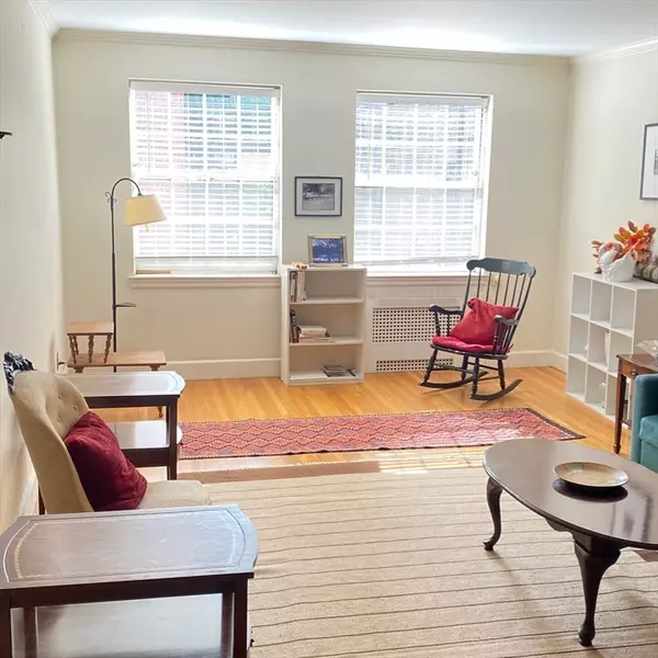 Boston, MA 02108,37 Beacon Street #24