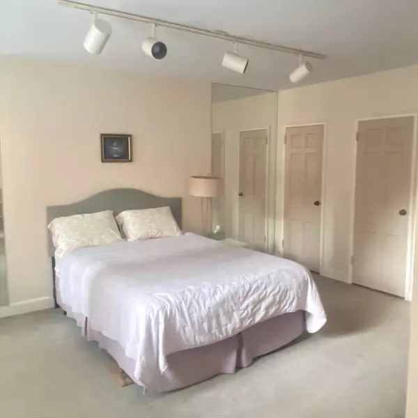 Boston, MA 02108,37 Beacon Street #24